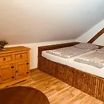 Casa de hóspedes Penzion, Restaurace Jaro Brdy Vesin