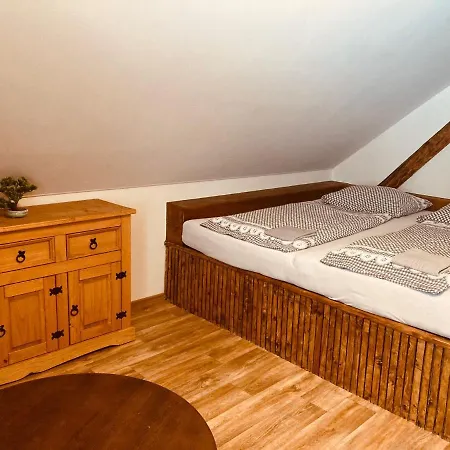 ゲストハウス Penzion, Restaurace Jaro Brdy Věšín