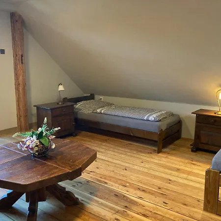 Penzion, Restaurace Jaro Brdy ゲストハウス Věšín