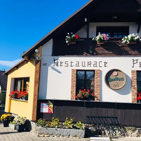 ゲストハウス Penzion, Restaurace Jaro Brdy