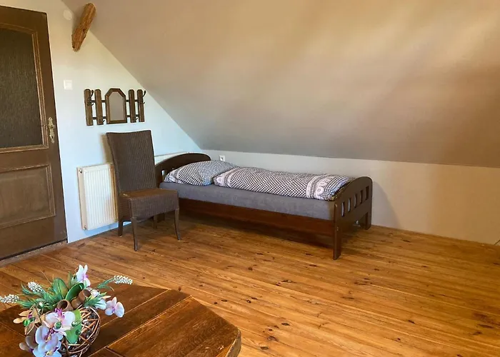 Penzion, Restaurace Jaro Brdy بيت ضيافة